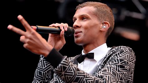 ¡El Gran Baile de la Luna con Stromae: Una Noche de Música y Misterio!